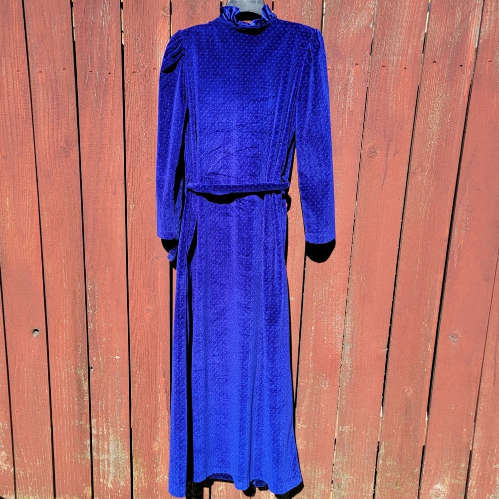VTG Royal Blue Velour Ruffle Wrap Robe Long Textured Velvet Gown USA Whimsigoth - Picture 4 of 12